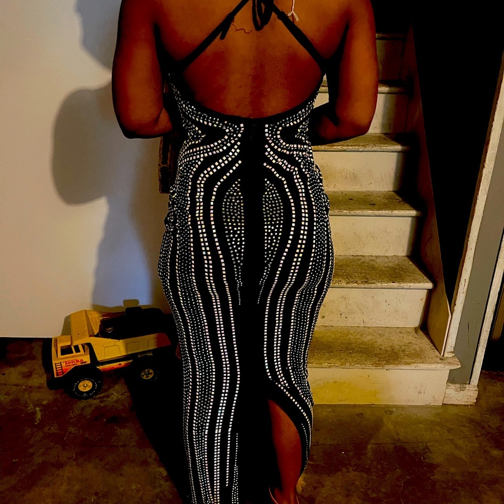 The dress is a small the woman’s shoes are 8,5